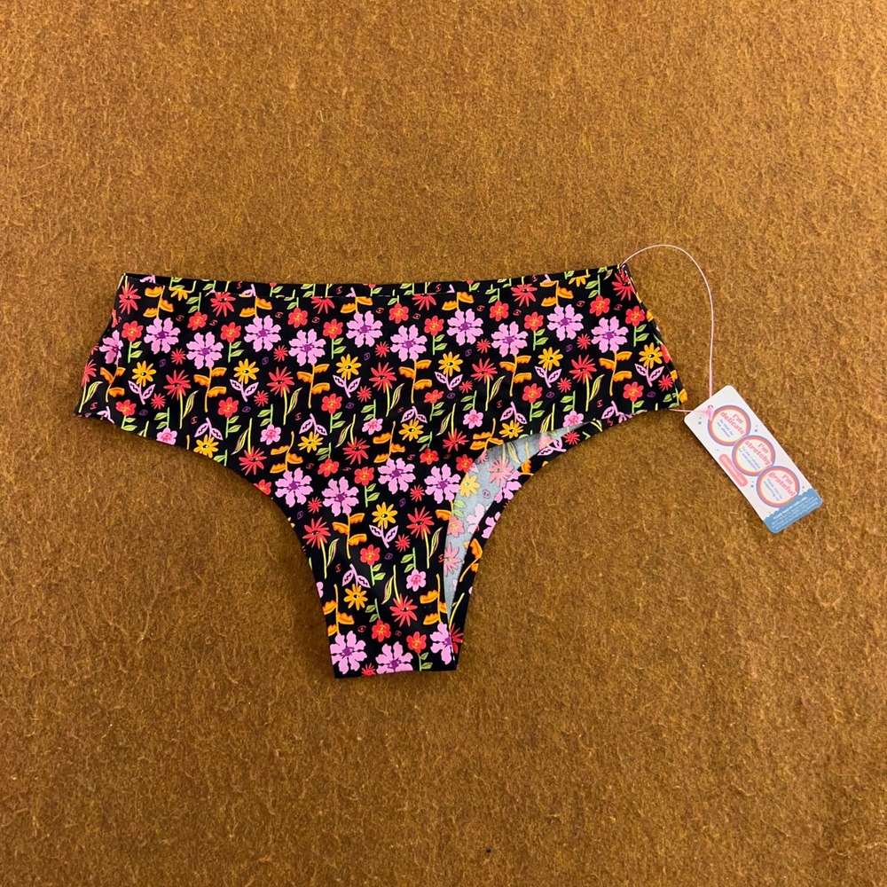 Cheek Boss Womens Medium Black Floral Print Seamless Stretchy Cheeky Panty NWT